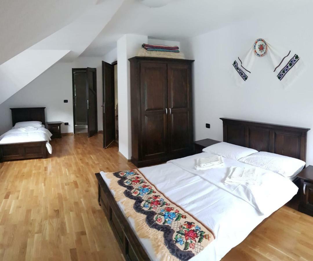 Hotel Casa Fratii Mat Moisei Esterno foto