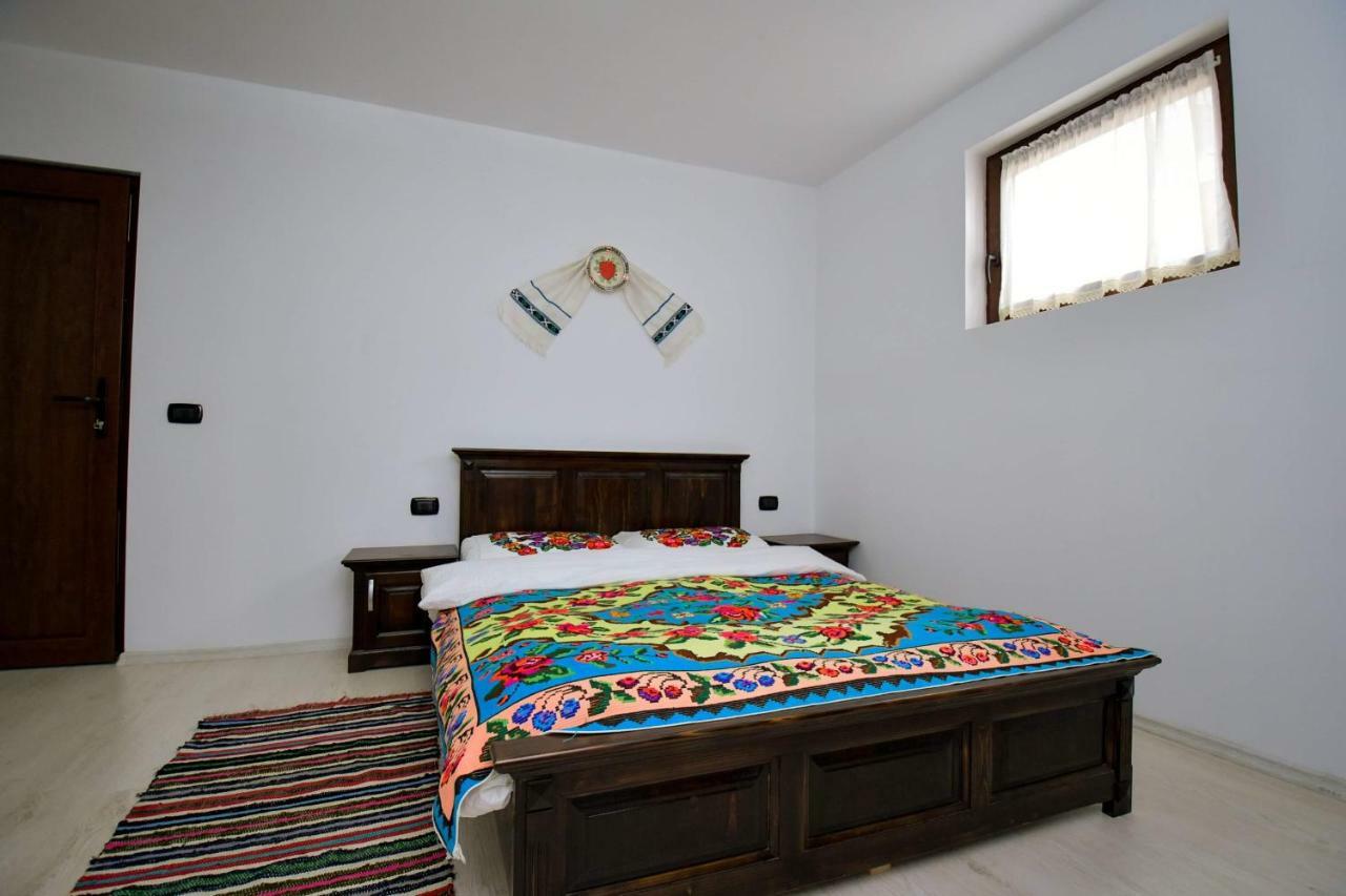 Hotel Casa Fratii Mat Moisei Esterno foto